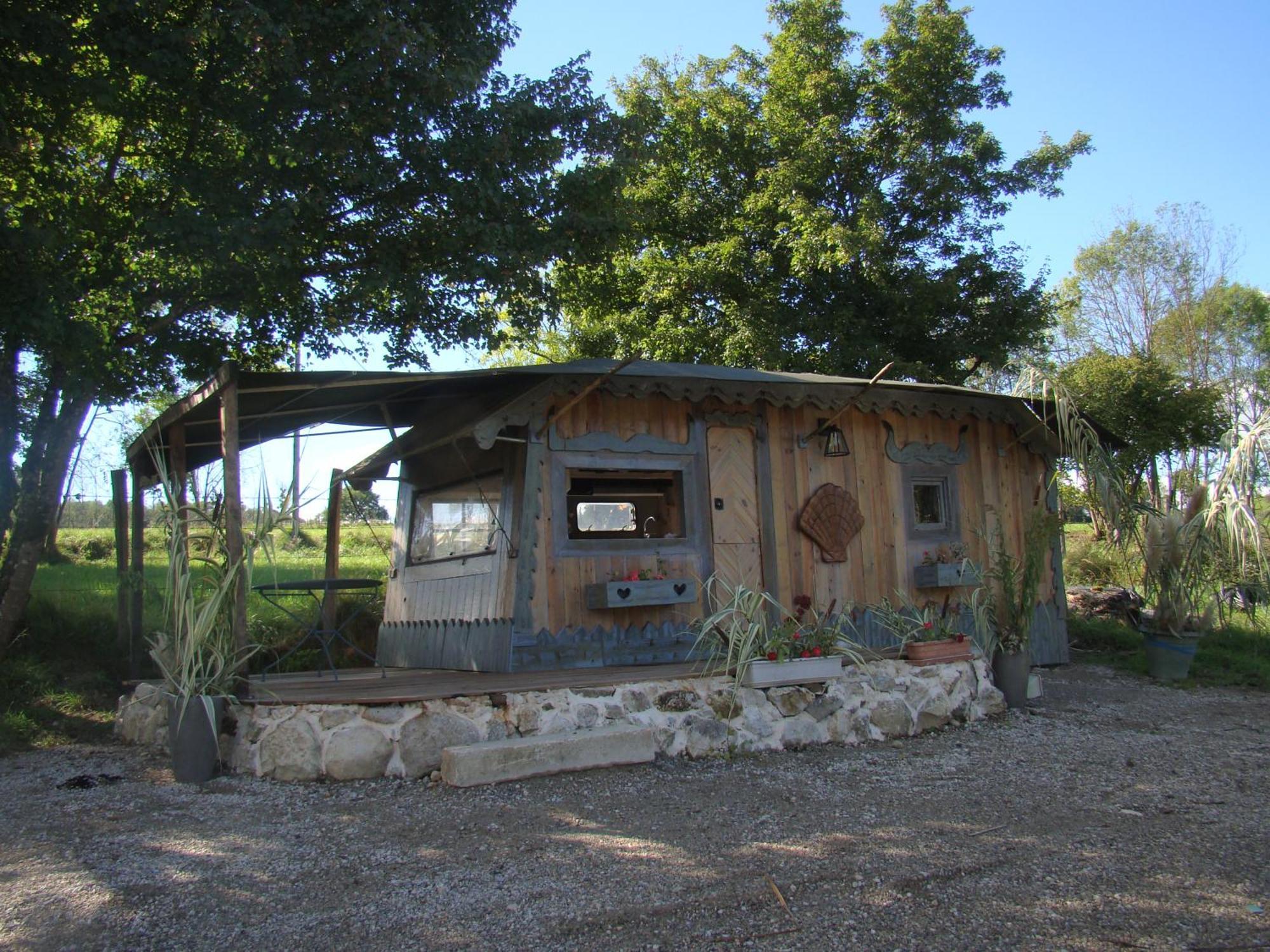 Les Patins A Roulottes Villa Yenne Exterior foto